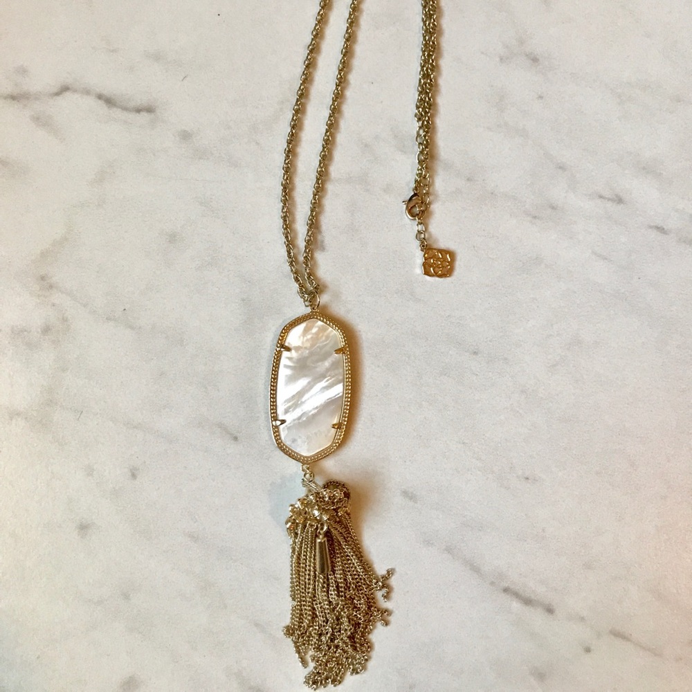 Kendra Scott ‘Rayne’ Necklace in white pearl